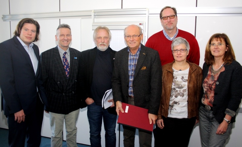 Im Rathaus wurden die ersten Verträge zur Übernahme von vier Kitas unterzeichnet.