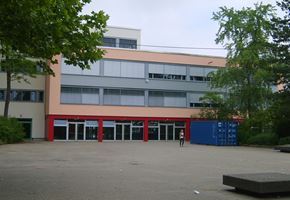 Auch am Heinrich-Böll-Gymnasium in Sieglar kann man sein Kind anmelden.
