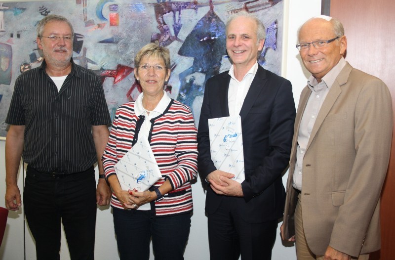 Abschied im Rathaus: v.l. Karl-Heinz Theus, Renate Kaatz, Chirstoph Daas und Erster Beigeordneter Heinz Eschbach in dessen Dienstzimmer.