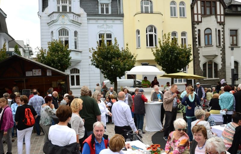Viel Vergnügen und guten Appetit beim Abendmarkt auf dem Fischerplatz!