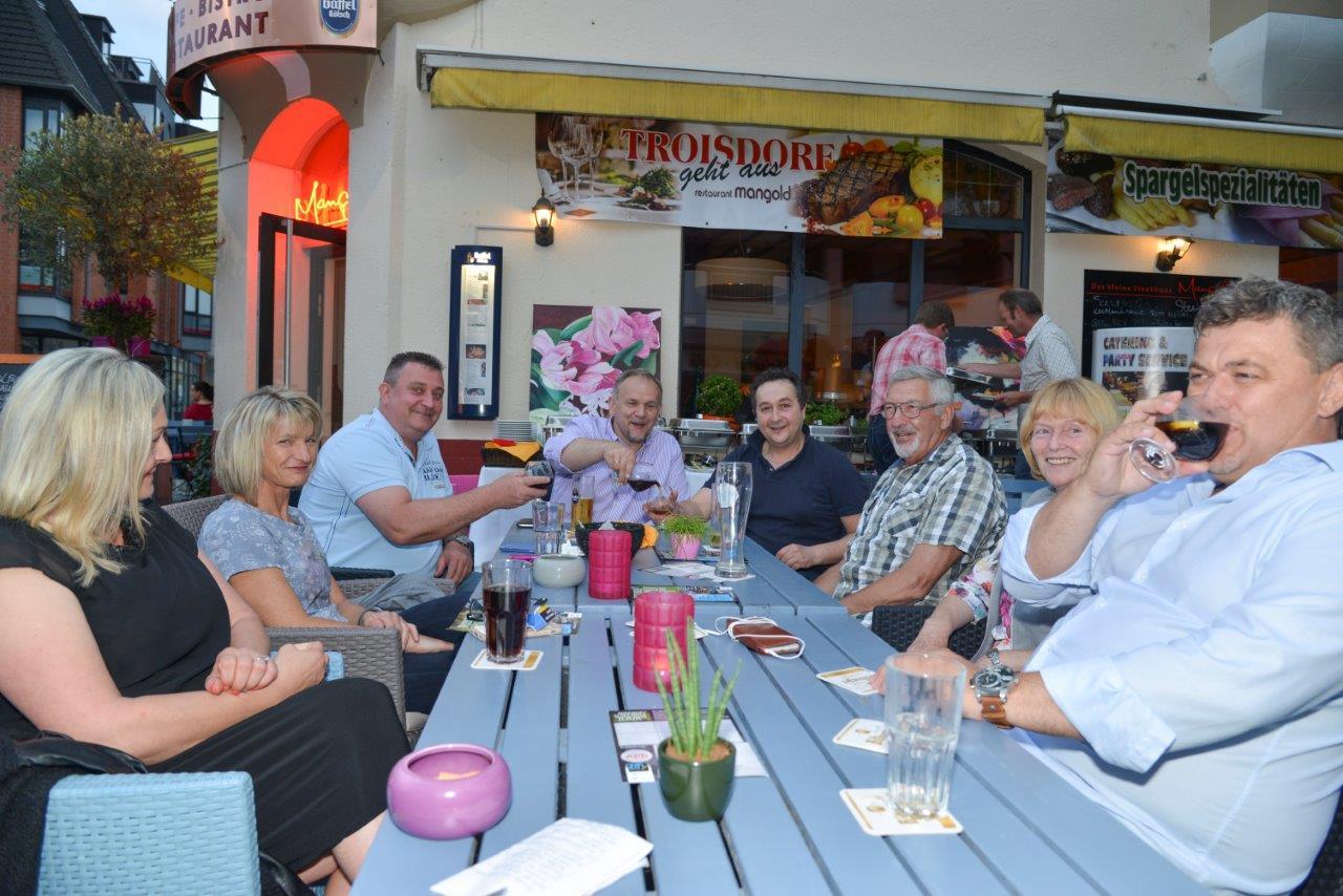 Gute Stimmung bei einer Besuchergruppe im „Mangold“ bei der Schlemmertour