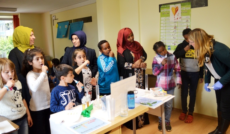 Gemeinsames Zähneputzen machte Spaß.