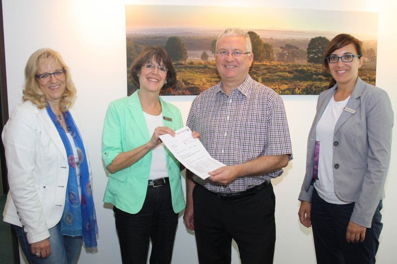 Im Rathaus wurde die Zusage für Fördermittel zur Flüchtlingsarbeit überreicht.