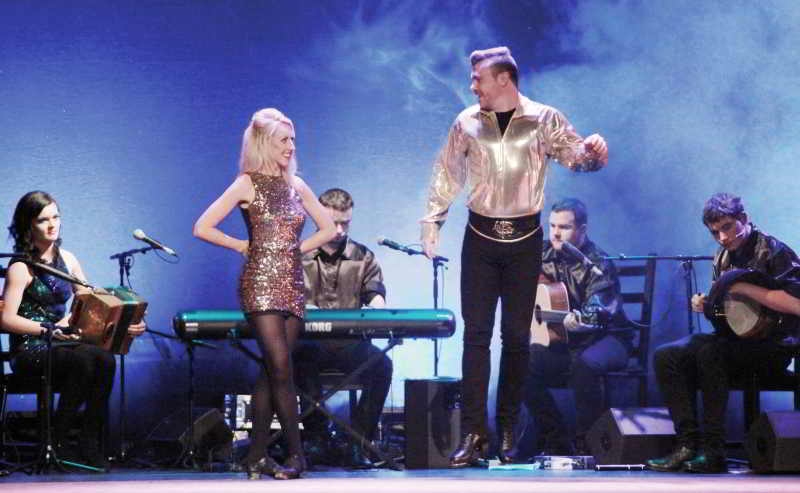 Szene aus der Irish-Christmas-Musik- und Tanzshow. Foto: Dietrich Dettmann.