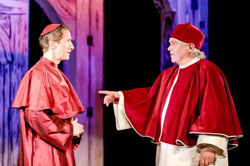 Szene aus „Luther & Münzer“ mit Armin Jung und Reinhard Froboess. Foto: Loredana la Rocca.