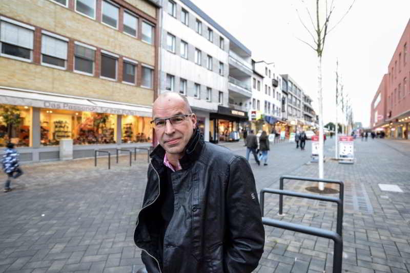 Jo Kneutgen, Architekt und ZiTi-Botschafter im neu gestalteten 4. Bauabschnitt der Troisdorfer Fußgängerzone