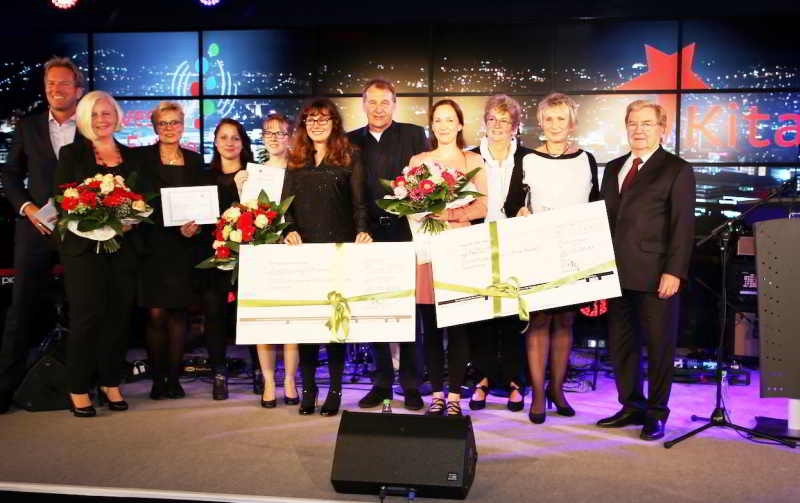 Übergabe der Auszeichnungen mit 2.v.l. Kita-Leiterin Stefanie Kirsten.