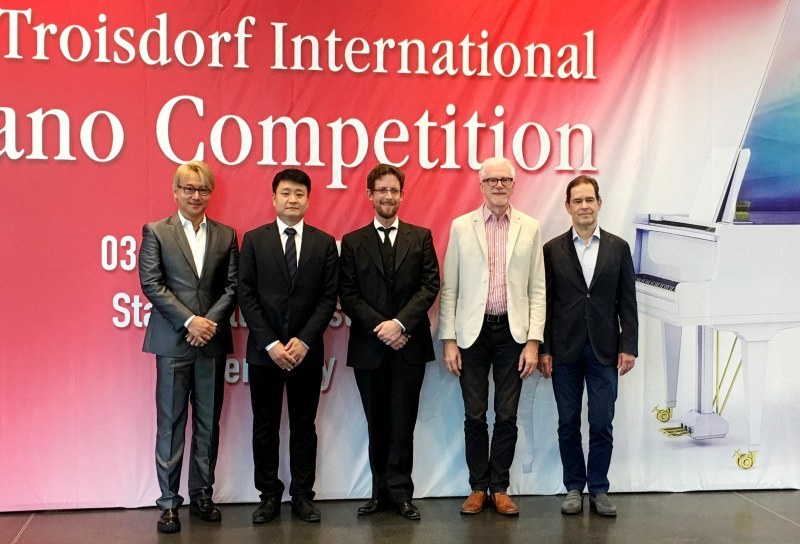 Zufriedene Jury des Wettbewerbs: v.l. Jia Wang, Yang Wang und die Professoren Konrad Maria Engel, Clemens Rave und Michael Keller.