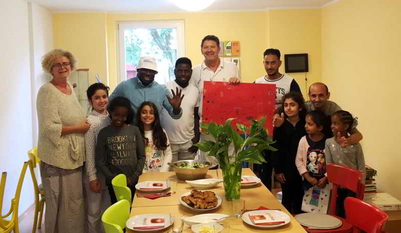 Ein internationales Malerteam renovierte das Mehrgenerationenhaus.