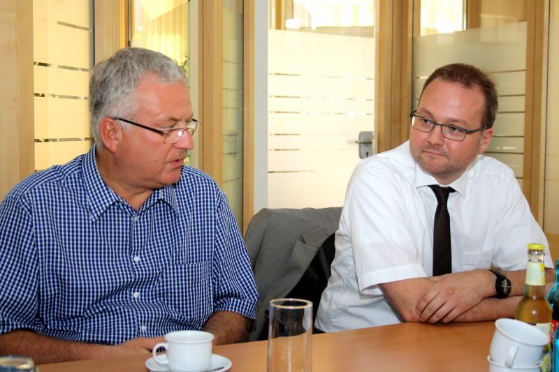 Bürgermeister Klaus-Werner Jablonski (links) und Wirtschaftsförderer Thomas Zacharias freuen sich über die gute Wirtschaftslage..