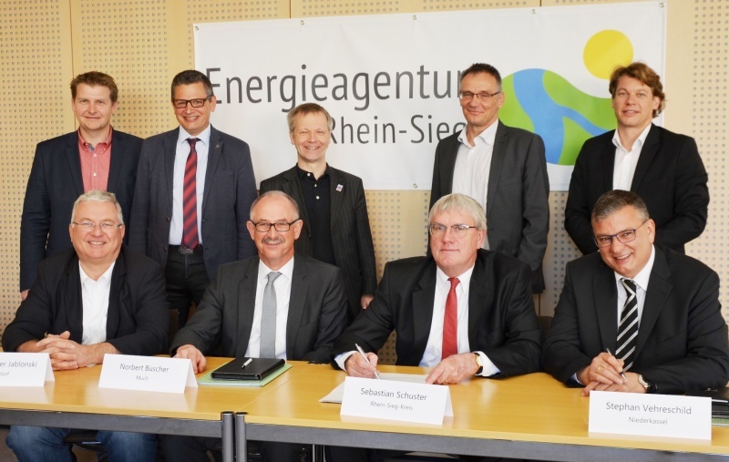 Der Landrat und die Vertreter der Kommunen gründeten die Energieagentur.