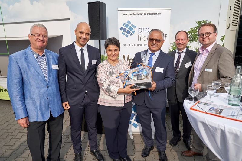 Besuch in der Firma: v.l. Bürgermeister Klaus-Werner Jablonski, Deniz, Melek und Nurali Keskin, Christian Seigerschmidt und Thomas Zacharias.