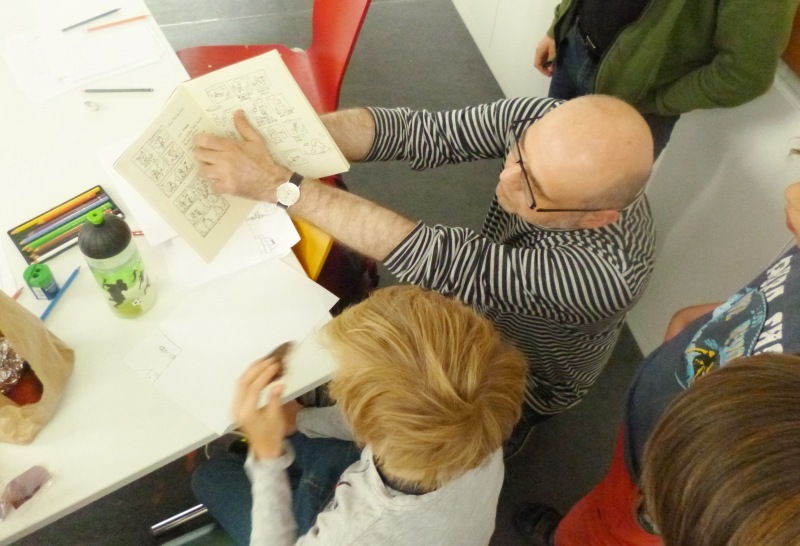 Zeichner Ulf K. zeigte jungen Leuten, wie man Comics plant und herstellt.