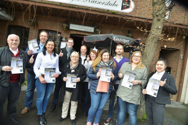 An der Schlemmertour beteiligte Gastronomen nach einer Vorbesprechung zur Tour. In diesem Jahr organisiert das Team der städtischen Pressesprecherin Bettina Plugge (5.v.l.) die Tour.