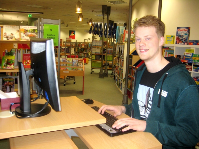 Zur Zeit ist Tobias Lorscheid FSJler in der Stadtbibliothek.