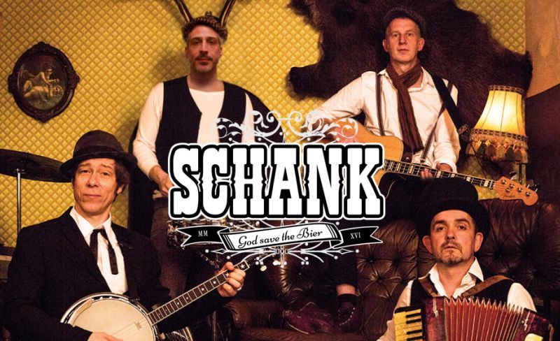 Die Band „Schank“ schenkt im Fischereimuseum ordentlich ein.