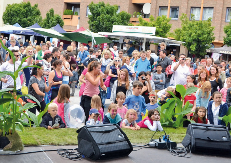Viel Vergnügen an der Bühne auf dem Fischerplatz beim Famllienfest!