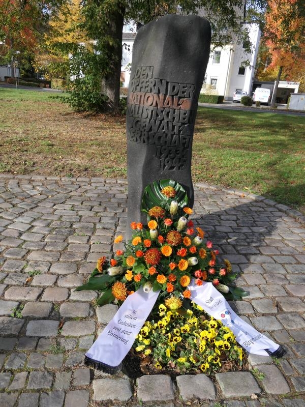Gedenkstein auf dem Jahnplatz.