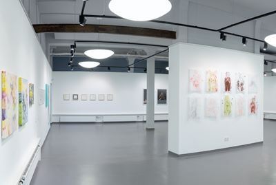 Blick in die Ausstellung mit Werken aus dem Ruhrgebiet.