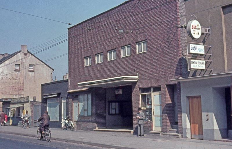Troisdorf gestern und heute: Wo sich heute das City-Center befindet, stand früher ein Kino. Foto Heinz-Müller-Stiftung.
