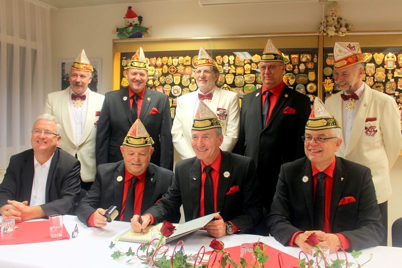 Unterschriften für die neue Session.