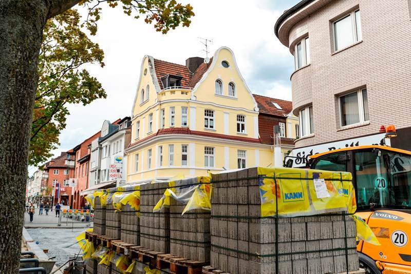 An der Einmündung Hippolytusstraße liegt das Material für den Lückenschluss bereit.
