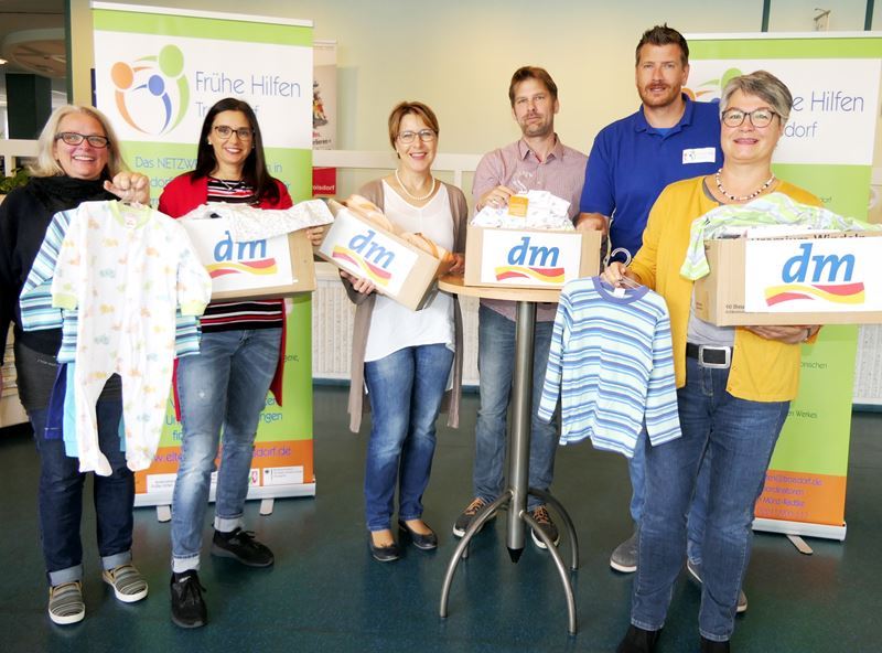 Spendenübergabe im Rathaus an soziale Einrichtungen.