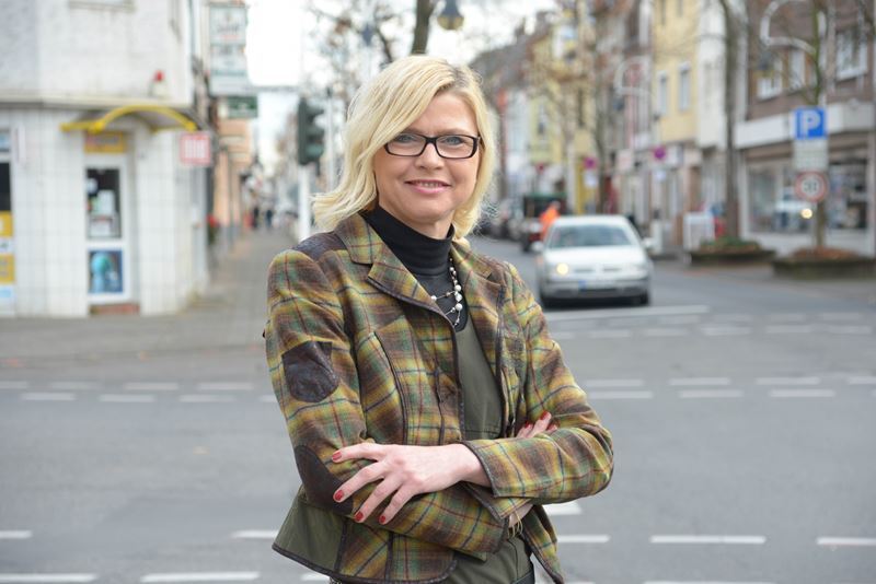 Stephanie Lottis, Vorsitzende der Werbegemeinschaft Troisdorf Aktiv, nimmt Stellung.