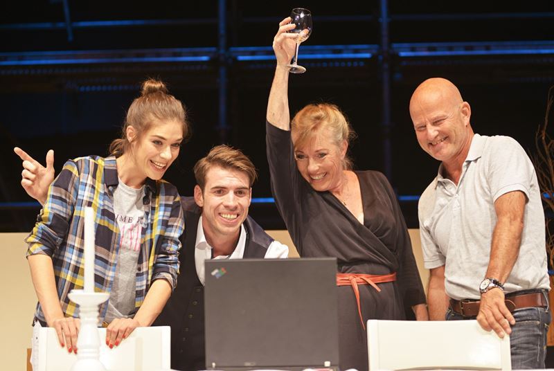 Szene bei den Hartmanns. Foto: Bernd Boehner.