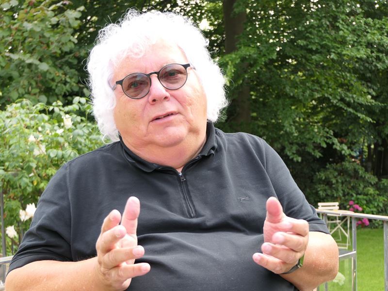 Jürgen Busch beim Interview zur Stadtgeschichte.