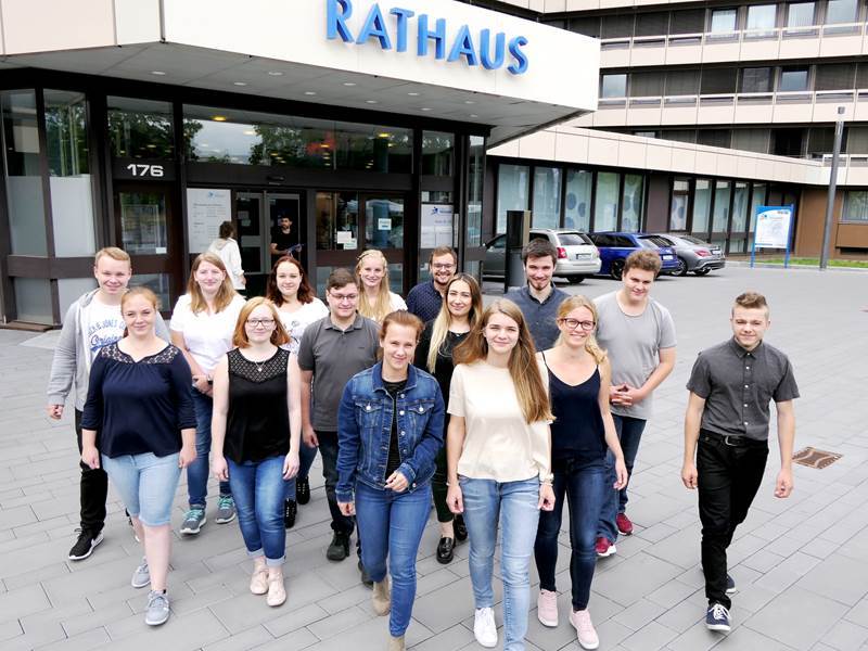 Die neuen Auszubildenden lernten das Troisdorfer Rathaus kennen.