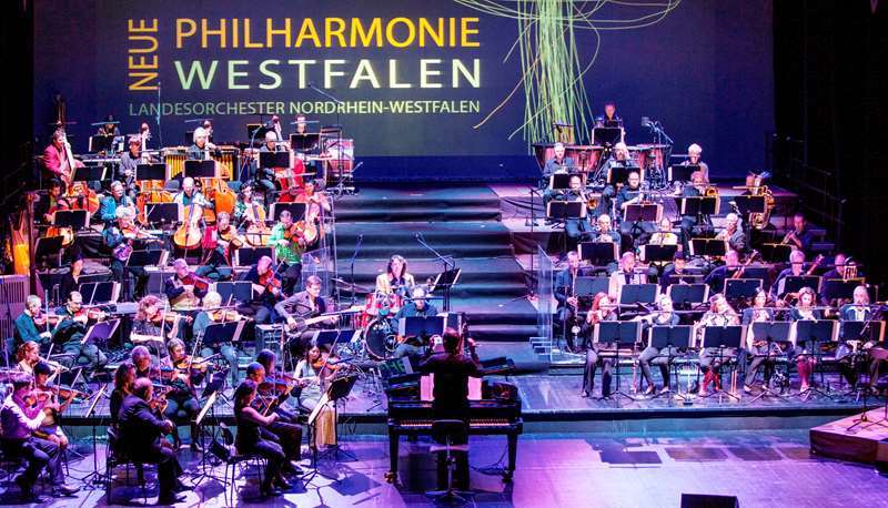 Die Neue Philharmonie Westfalen spielt in Troisdorf auf.