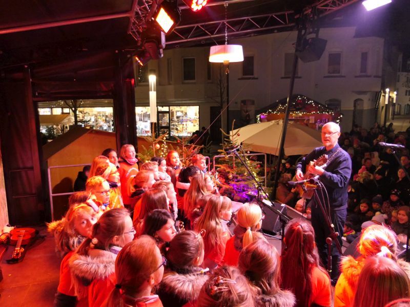 Der Chor der Grundschule Schlossstraße eröffnete den Winterwald.