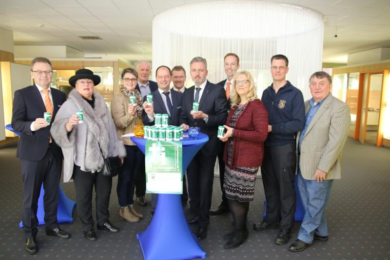 Gemeinsam für die Notfalldose: Seniorenbeirat, Sozialamt und VR-Bank