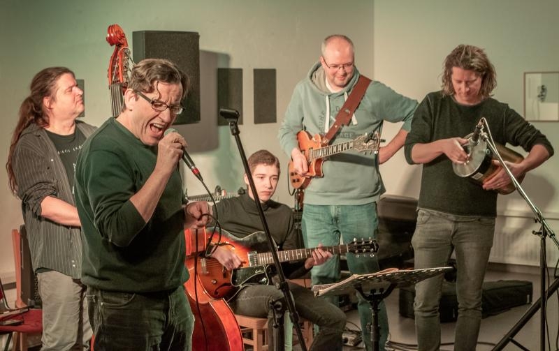 Jazzsession im Kunsthaus Troisdorf mit Jens Düppe.