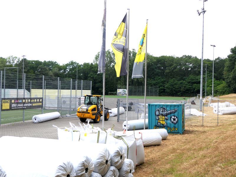 Die Kunstrasenplätze im Waldstadion wurden saniert.