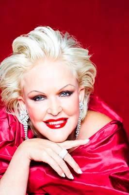 Musical-Star Angelika Milster tritt in der Troisdorfer Stadthalle auf.