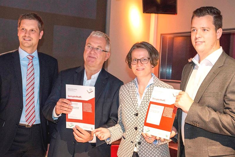 Zertifikat aus Ministerhand: v.l. Henk Brockmeyer (BEG), Bürgermeister Klaus-Werner Jablonski, Ministerin Ina Scharrenbach und Investor Kevin Egenolf (Ferox).