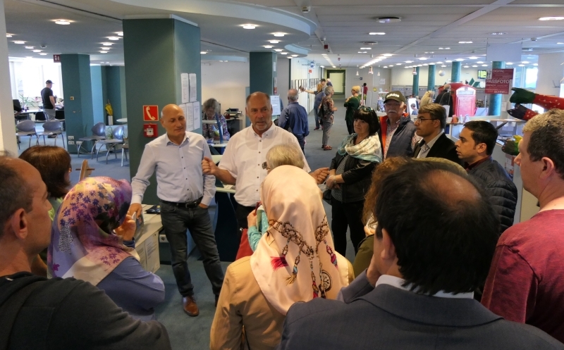 Peter Sonnet führte durch das Troisdorfer Rathaus.