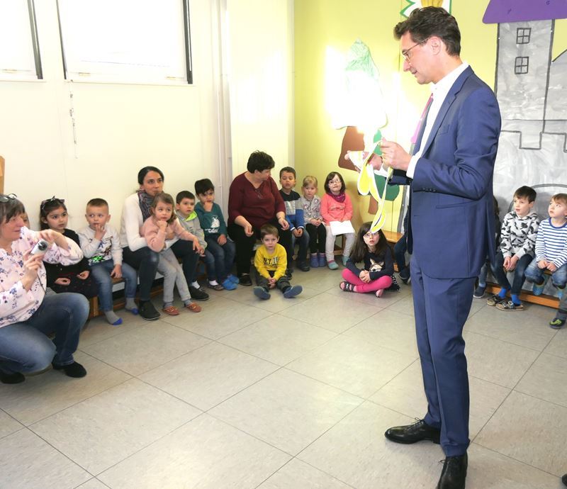 NRW Verkehrsminister Wüst in der Spicher Kita.