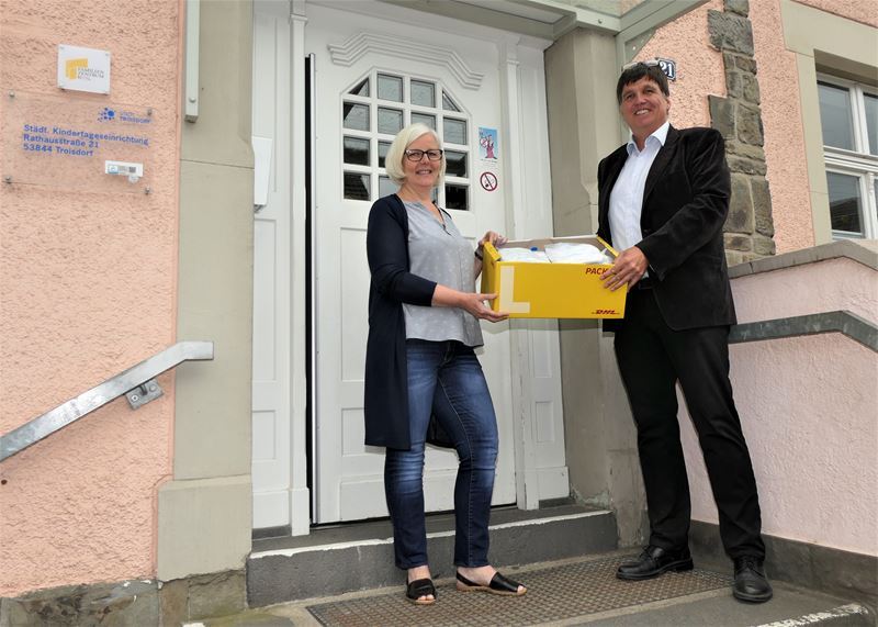 Kita-Leiterin Stefanie Kirsten und Volker Herdick.