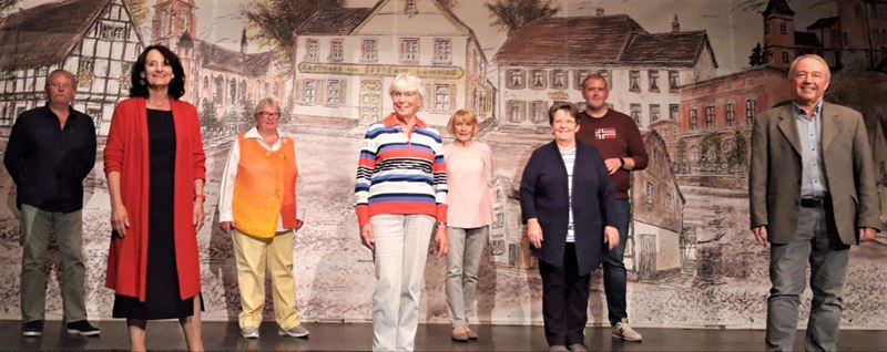 Der neue Vorstand: v.l. Frank Eick, Barbara Bujotzek, Adelheid (Heidi) Eick, Renate Dunstheimer, Irene König, Christa Metzlaff, Nico Novacek und der neue Vorsitzende Heinz-Peter Albrings.