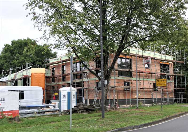 Bald fertig: Das Feuerwehrgerätehaus am Kreisel in Troisdorf-Altenrath.