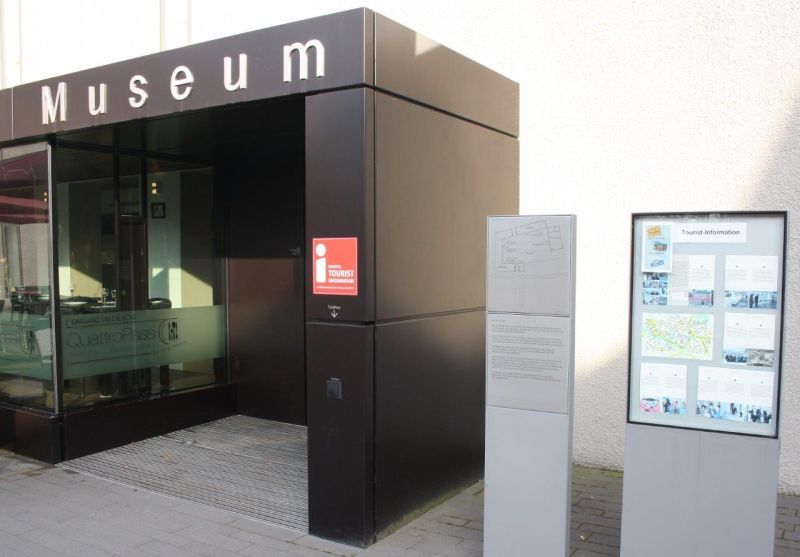 Eingang zu MUSIT und Tourist-Information.