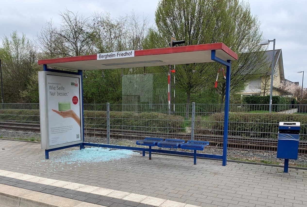 Vandalismus Bushaltestelle Bergheim Friehof Ostern 2021