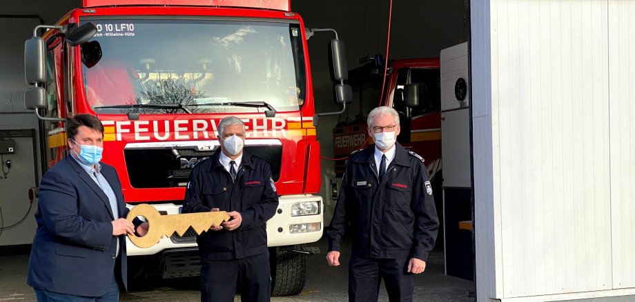 Bürgermeister Biber, Löschgruppenführer Rizzello und Feuerwehrchef Gandelau.