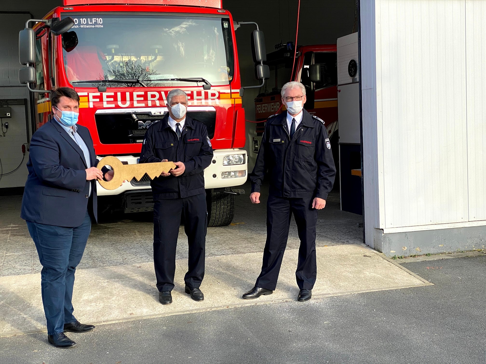 Bürgermeister Biber, Löschgruppenführer Rizzello und Feuerwehrchef Gandelau.