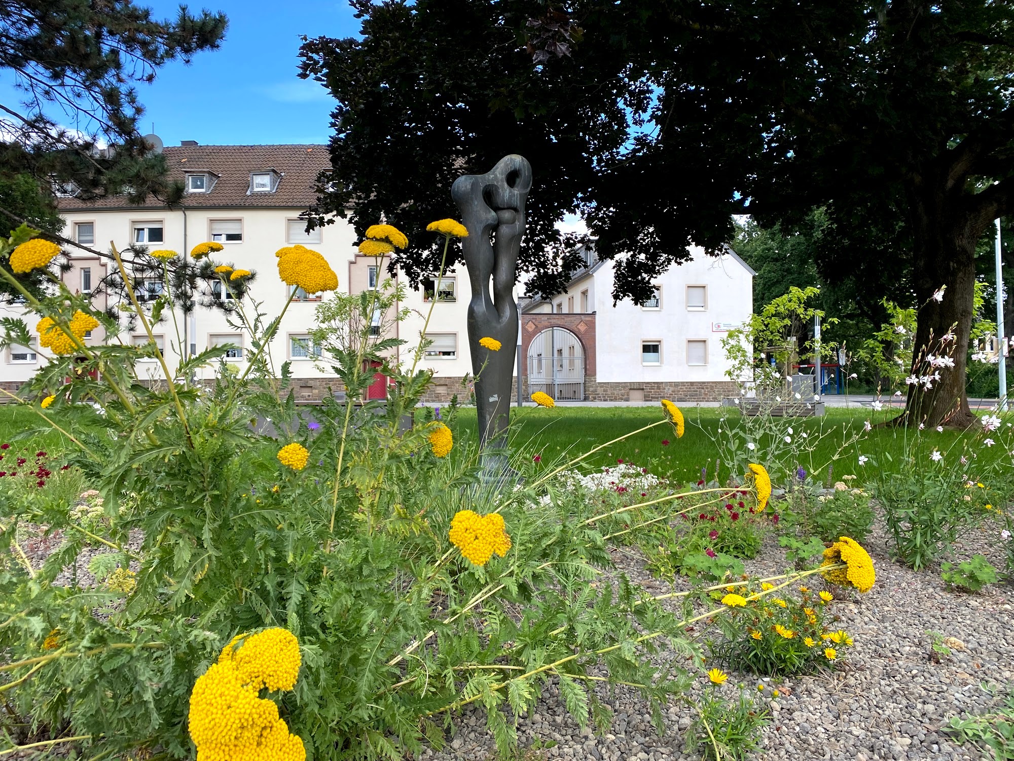 Ursulaplatz Mutter und das Kind und das Leben