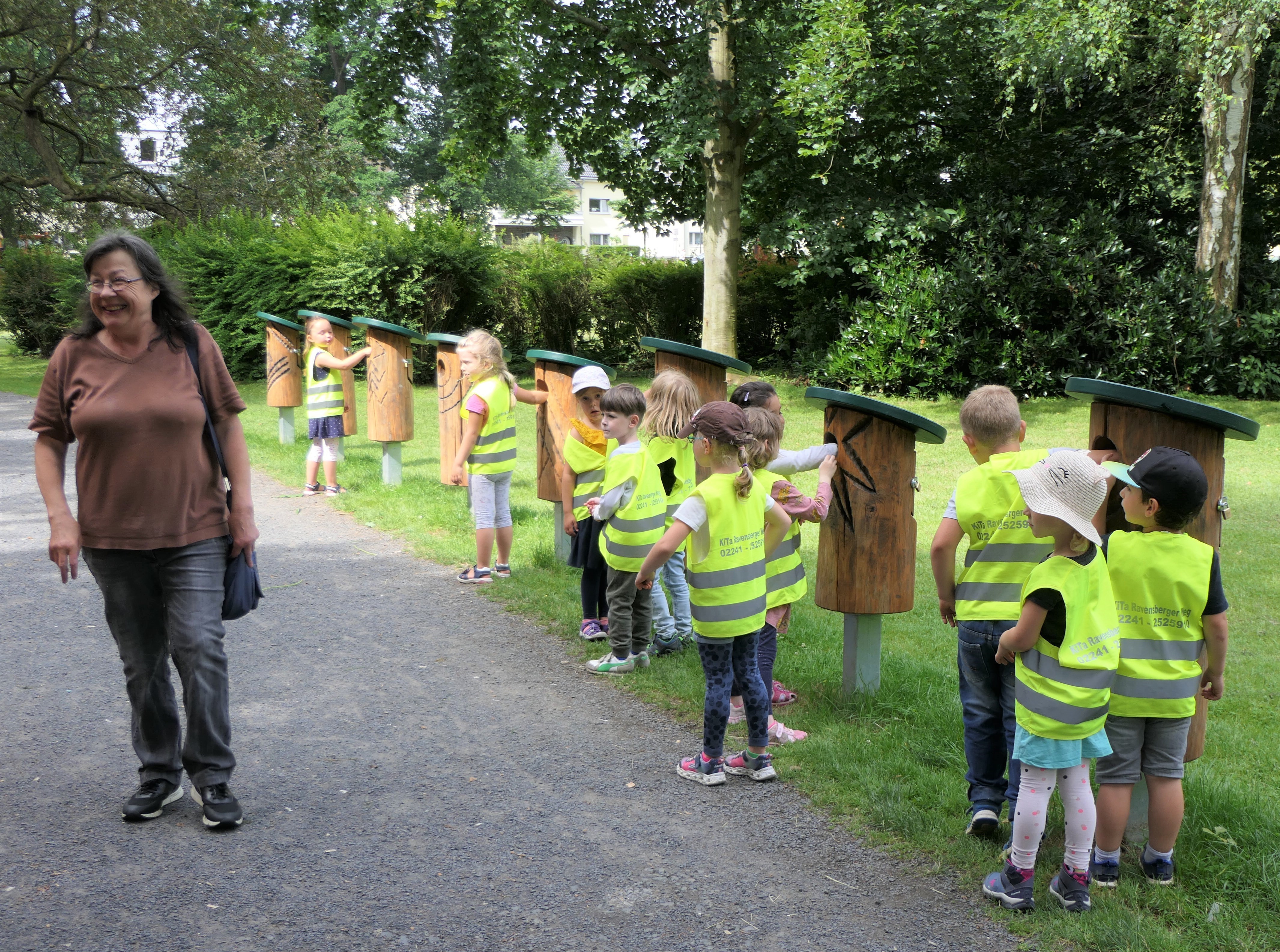 Adele Wischner kümmert sich auf Burg Wissem um die Taststelen