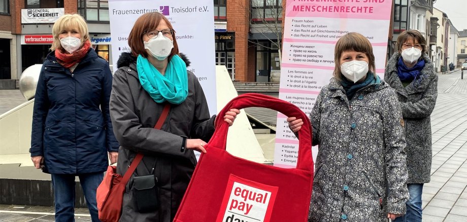 Equal Pay Day mit Petra Römer-Westarp, Karin Lapke-Fernholz, Ilka Labonté, Ulla Hofeler